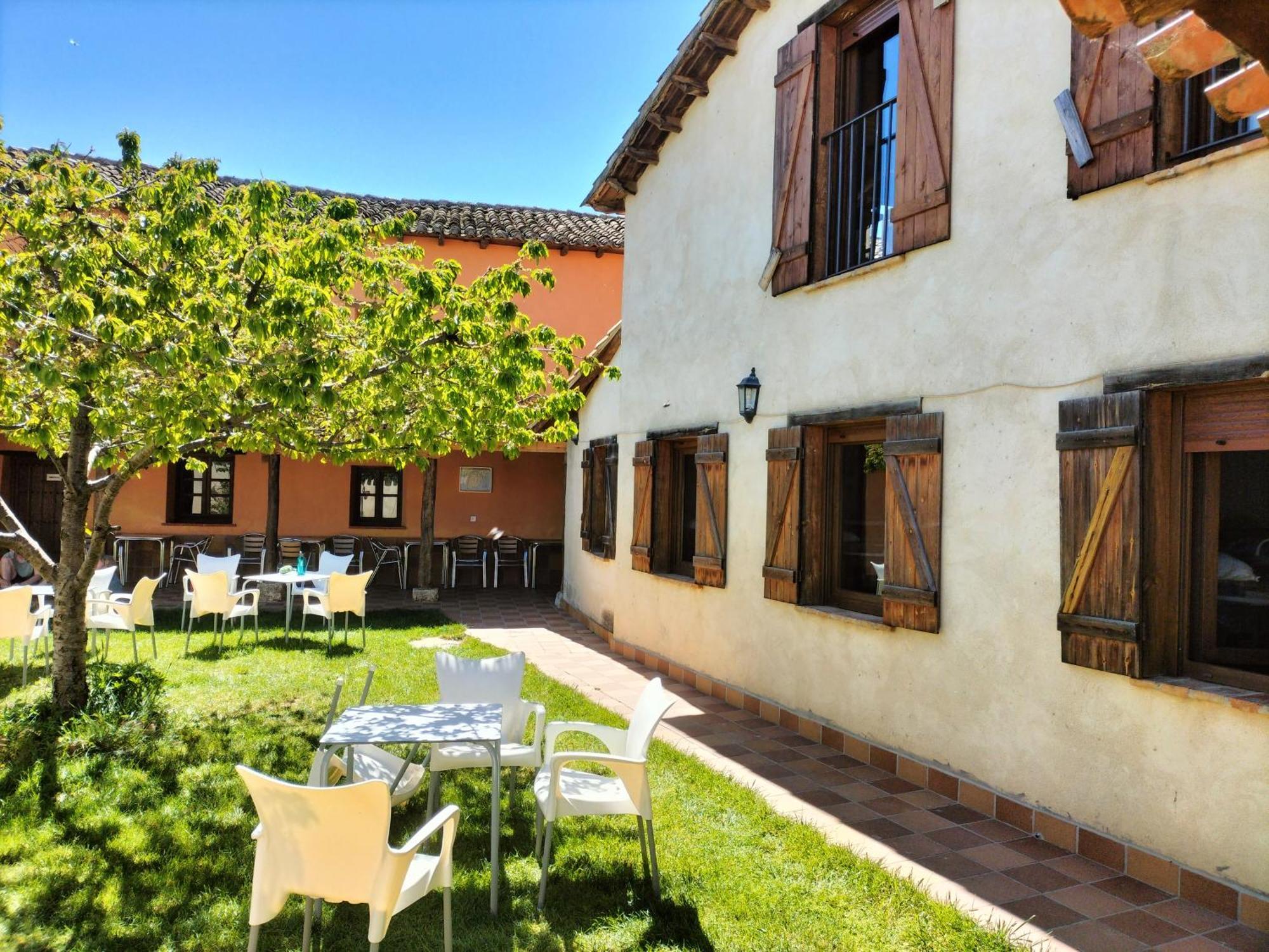 Villalcázar de Sirga Don Camino Low Cost מראה חיצוני תמונה