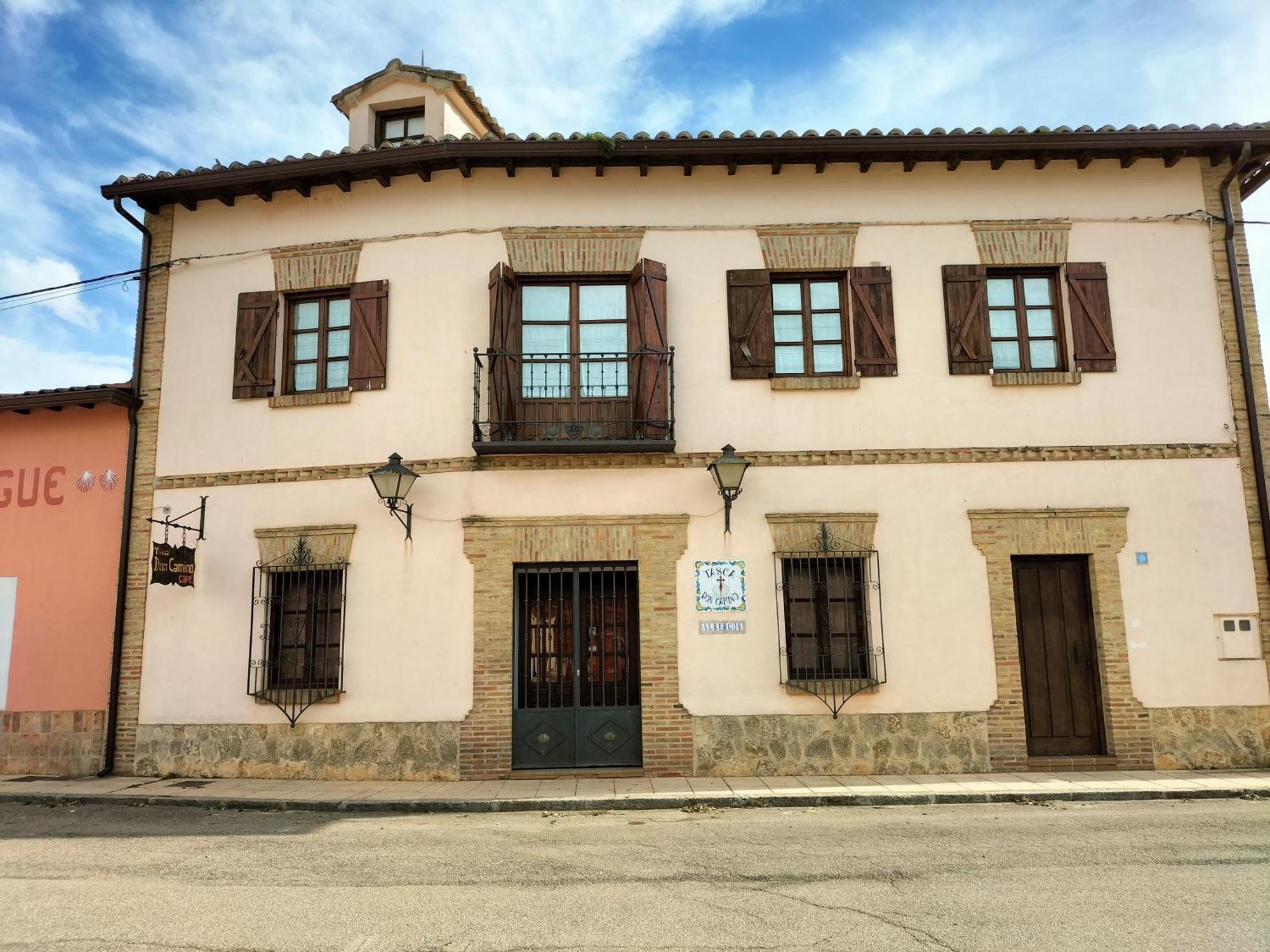 Villalcázar de Sirga Don Camino Low Cost מראה חיצוני תמונה